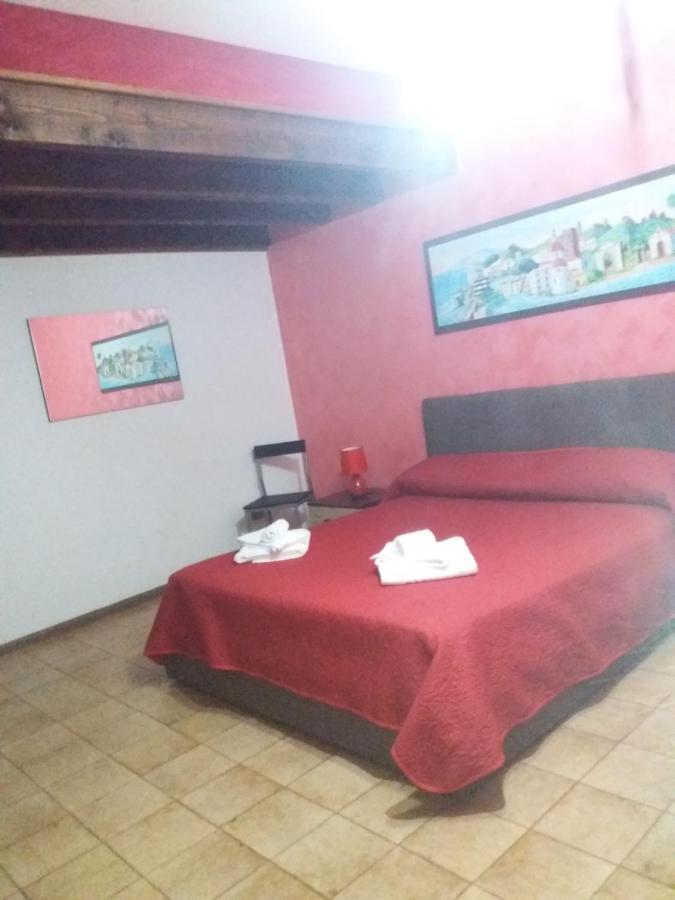 Su Casciu Bed and Breakfast Bosa Eksteriør billede