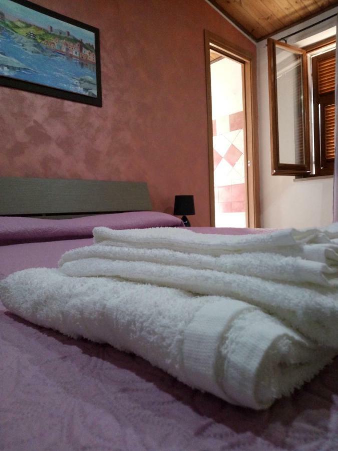 Su Casciu Bed and Breakfast Bosa Eksteriør billede